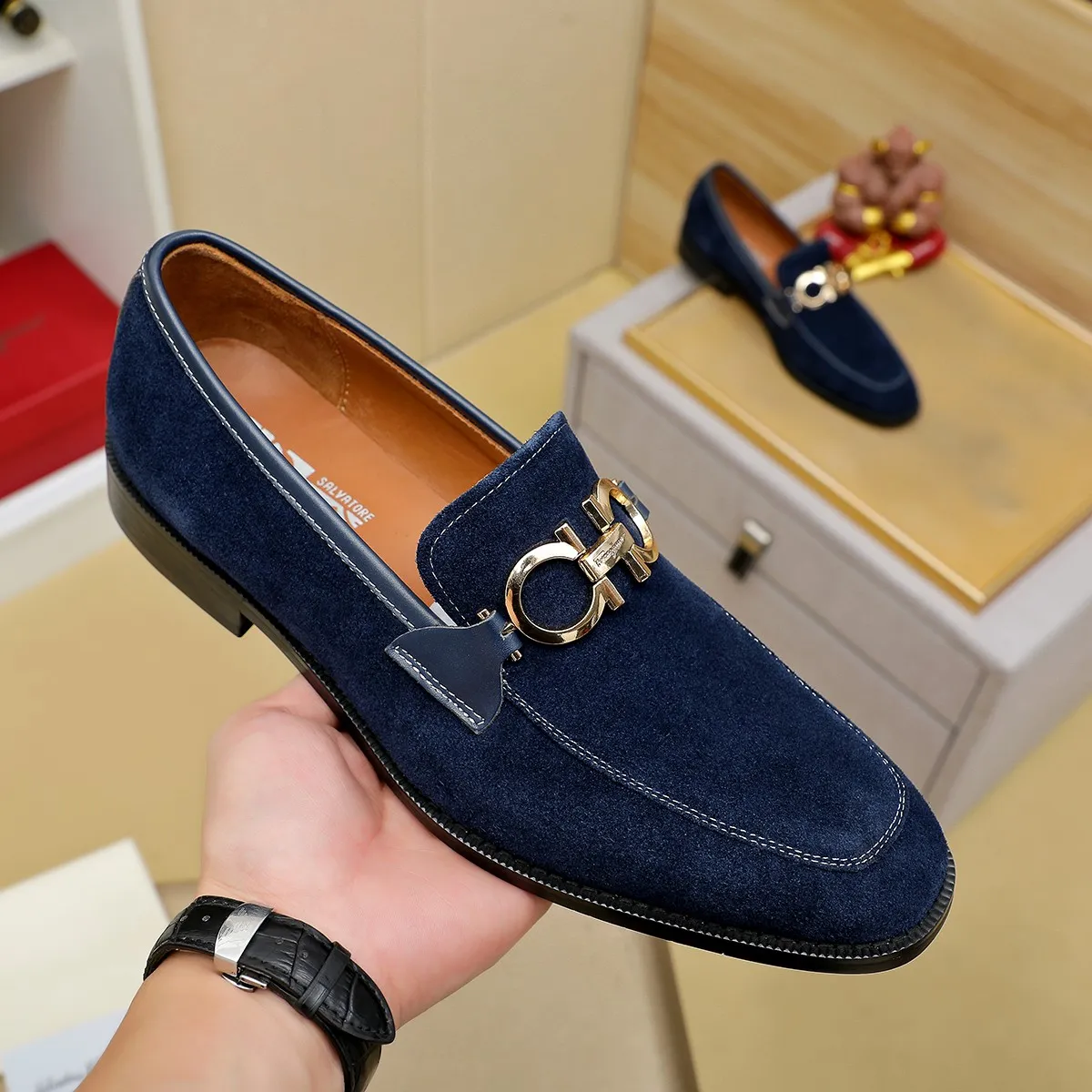 Men's shoes💰420🔥Ferragamo new men's formal shoes🇨🇳Official website original 1:1 mold opening, original quality💯Fine workmanship, high-end luxury shoes☘ The surface is made of imported Italian first-layer cowhide🌴🐑Leather lining🍓Rubber wear-resistant and non-slip outsole, breathable and comfortable to wear🍍The first choice for high-grade men, size 39-45 (38.46. Can be customized)